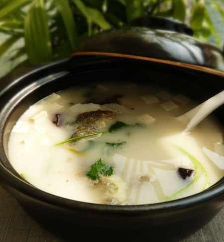 鱼头豆腐汤的做法_鱼头豆腐汤的家常做法_正宗鱼头汤