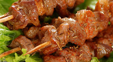 烤羊肉串  补气养血         羊腿肉300g(肥瘦参半最好);洋葱半个