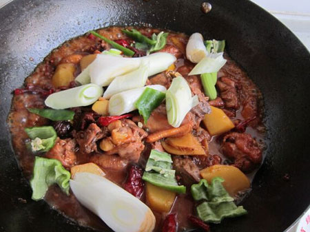 馕包大盘鸡的做法_馕包大盘鸡的家常做法_正