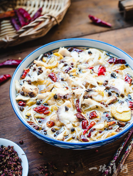 四川水煮鱼的做法_四川水煮鱼益智补脑 草鱼1条(大约2、3斤_宝宝树