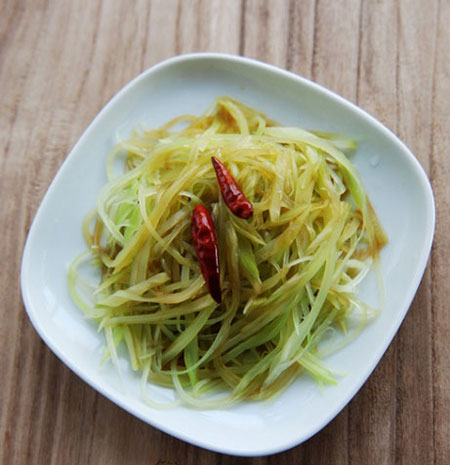 拌莴笋丝-美妈三餐